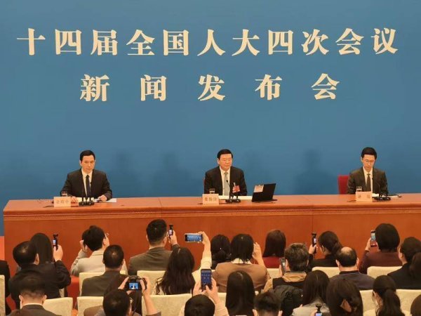 全国两会｜娄勤俭：“苏超”的确很火，《哪吒2》我也看了