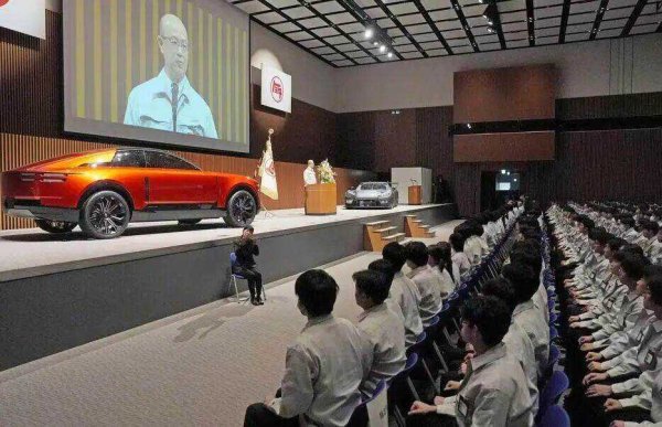 新掌门就位，丰田打响“生存之战”